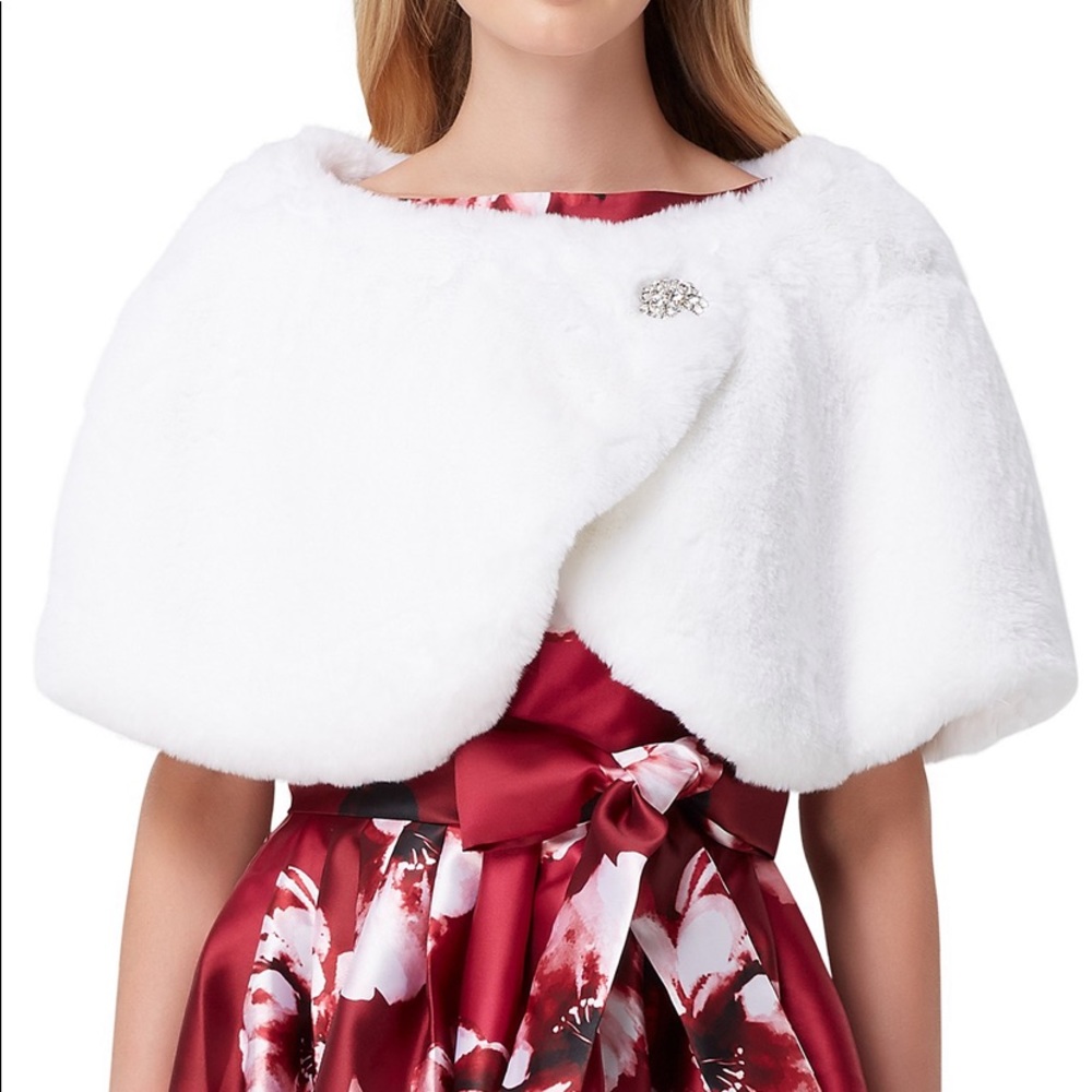 Faux fur shrug! With silvery pendant